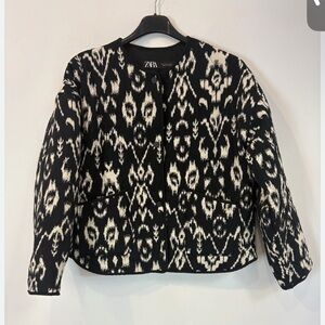 ZARA. Printed quilted jacket Medium
